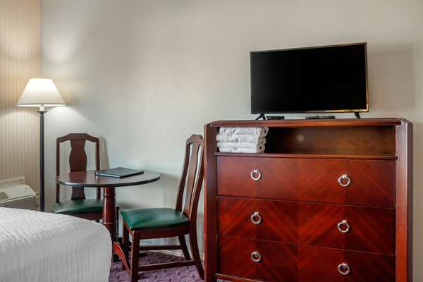  - Clarion Hotel & Suites Wisconsin Dells - I-90 & I-94, Exit 92
