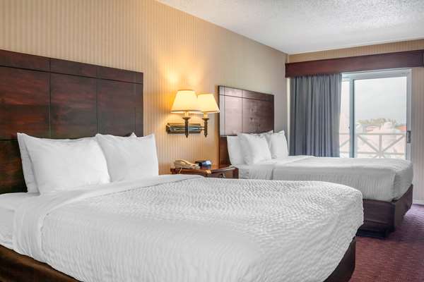  - Clarion Hotel & Suites Wisconsin Dells - I-90 & I-94, Exit 92