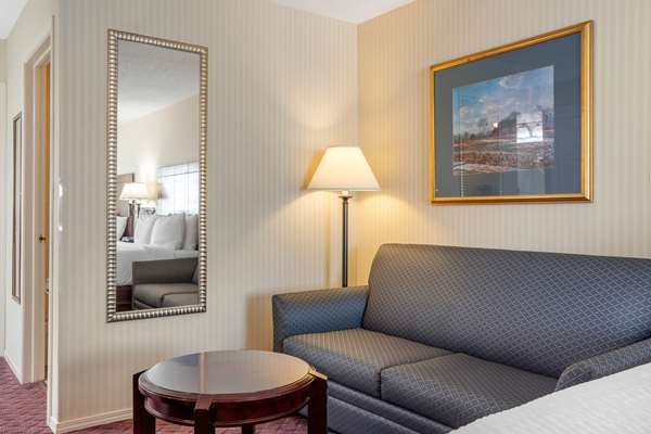  - Clarion Hotel & Suites Wisconsin Dells - I-90 & I-94, Exit 92