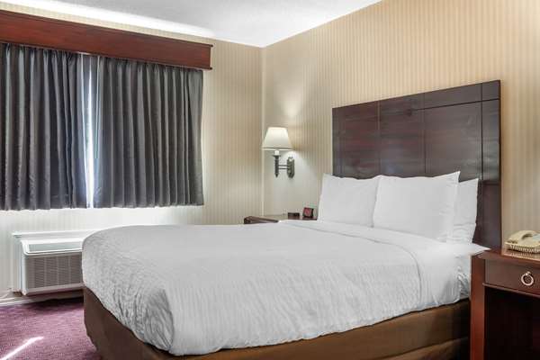  - Clarion Hotel & Suites Wisconsin Dells - I-90 & I-94, Exit 92