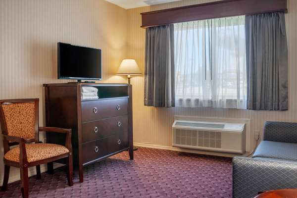  - Clarion Hotel & Suites Wisconsin Dells - I-90 & I-94, Exit 92