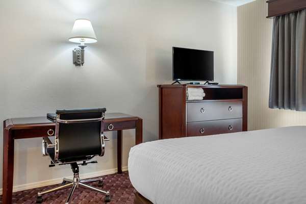  - Clarion Hotel & Suites Wisconsin Dells - I-90 & I-94, Exit 92