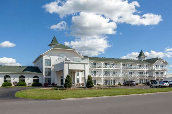 Exterior view - Clarion Hotel & Suites Wisconsin Dells - I-90 & I-94, Exit 92