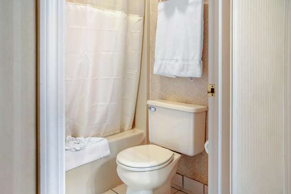  - Clarion Hotel & Suites Wisconsin Dells - I-90 & I-94, Exit 92