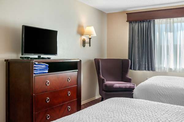  - Clarion Hotel & Suites Wisconsin Dells - I-90 & I-94, Exit 92