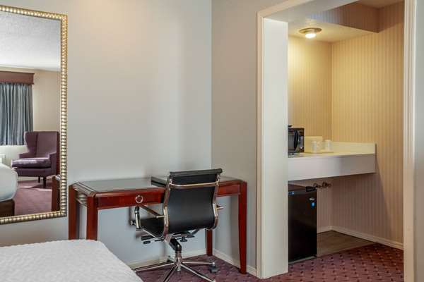  - Clarion Hotel & Suites Wisconsin Dells - I-90 & I-94, Exit 92