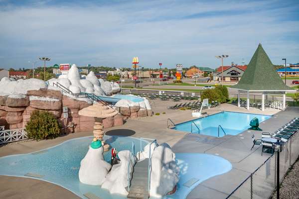 Pool - Clarion Hotel & Suites Wisconsin Dells - I-90 & I-94, Exit 92