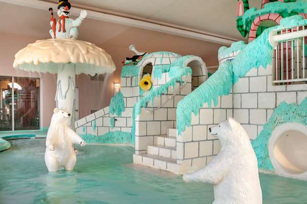 Pool - Clarion Hotel & Suites Wisconsin Dells - I-90 & I-94, Exit 92