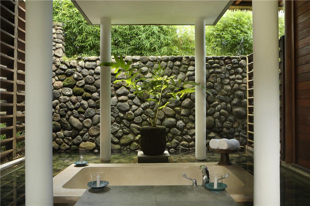 ALILA UBUD-guestroom-Guest Room,Bathroom,On-Site.jpg