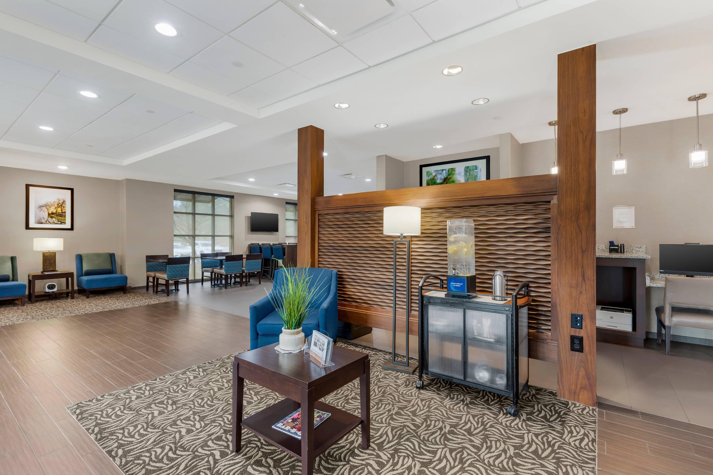 Hotel lobby | Comfort Inn & Suites