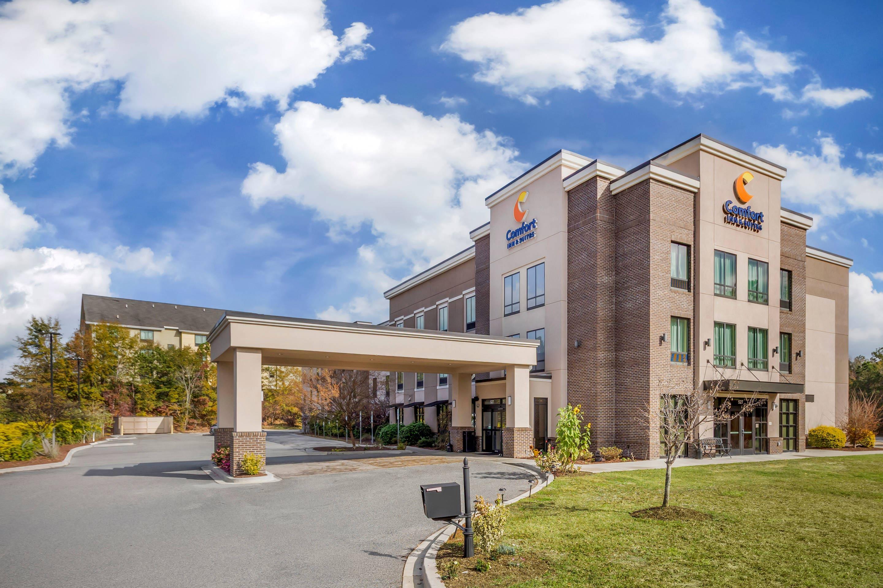 Hotel exterior | Comfort Inn & Suites