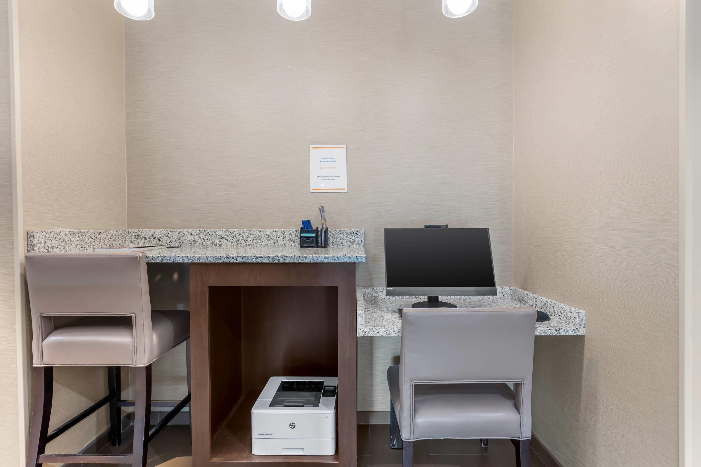 Business center | Comfort Inn & Suites