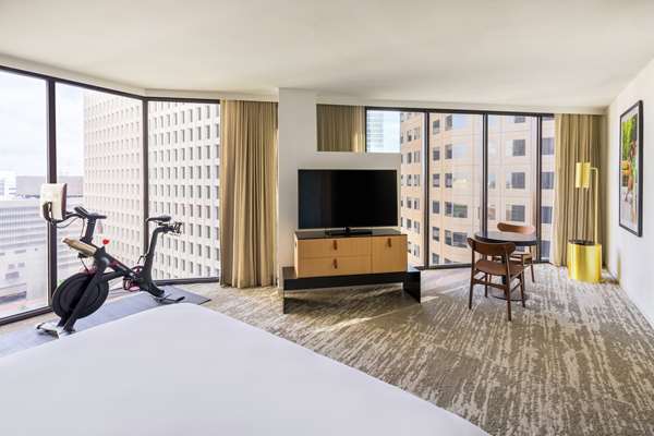  - C Baldwin Hotel Houston - I-45, Exits 47A & 47D