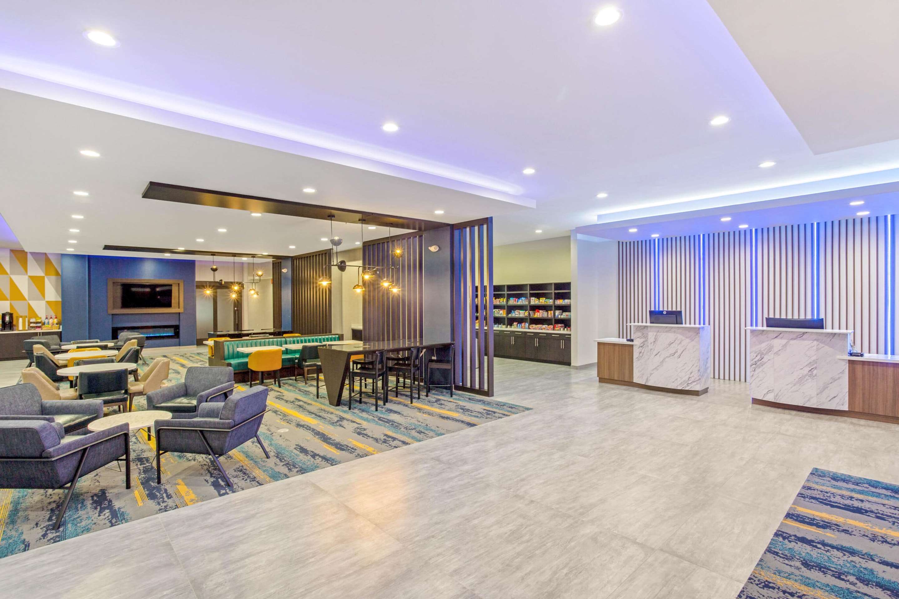 Lobby | La Quinta Inn & Suites by Wyndham Miramar Beach-Destin