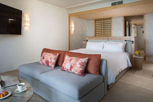 Suite - Eden Roc Hotel North Miami Beach