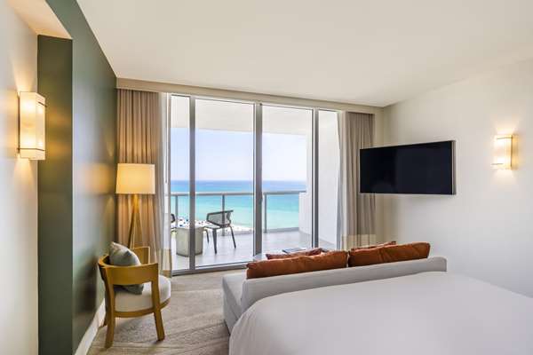 Suite - Eden Roc Hotel North Miami Beach