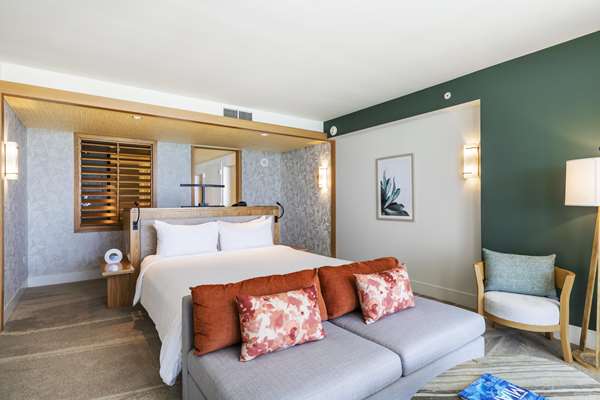 Suite - Eden Roc Hotel North Miami Beach