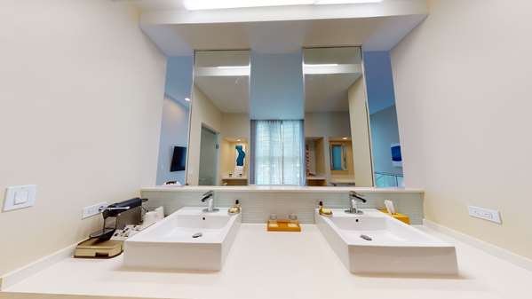 Suite - Eden Roc Hotel North Miami Beach