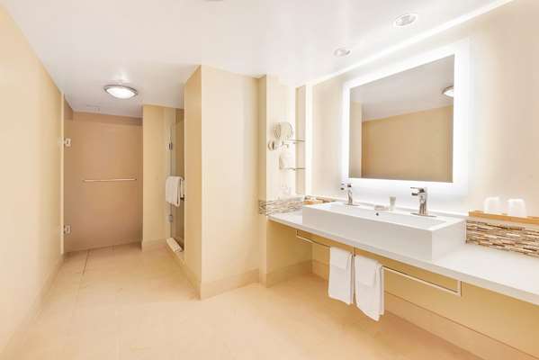 Suite - Eden Roc Hotel North Miami Beach