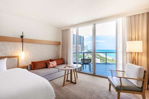 Suite - Eden Roc Hotel North Miami Beach