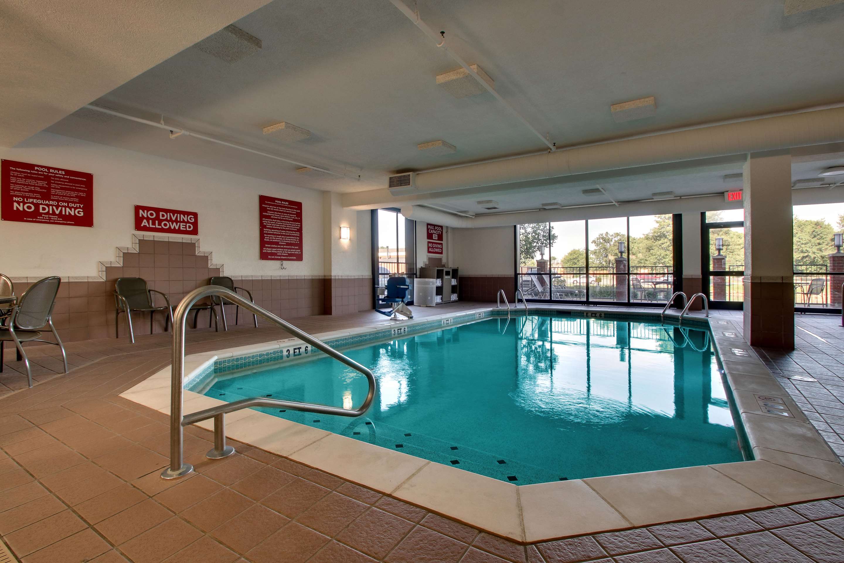Pool | Drury Inn & Suites Evansville East