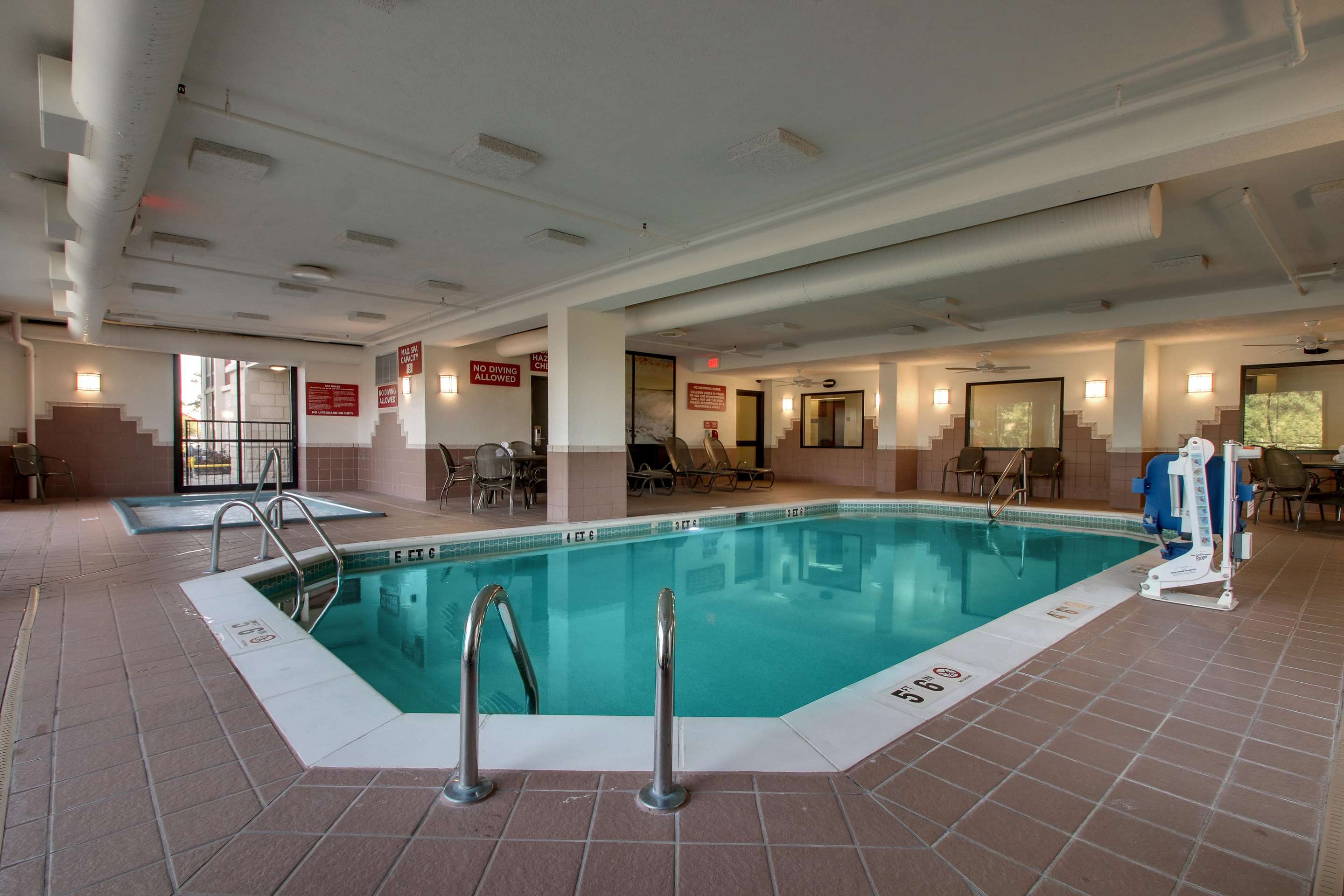 Pool | Drury Inn & Suites Evansville East