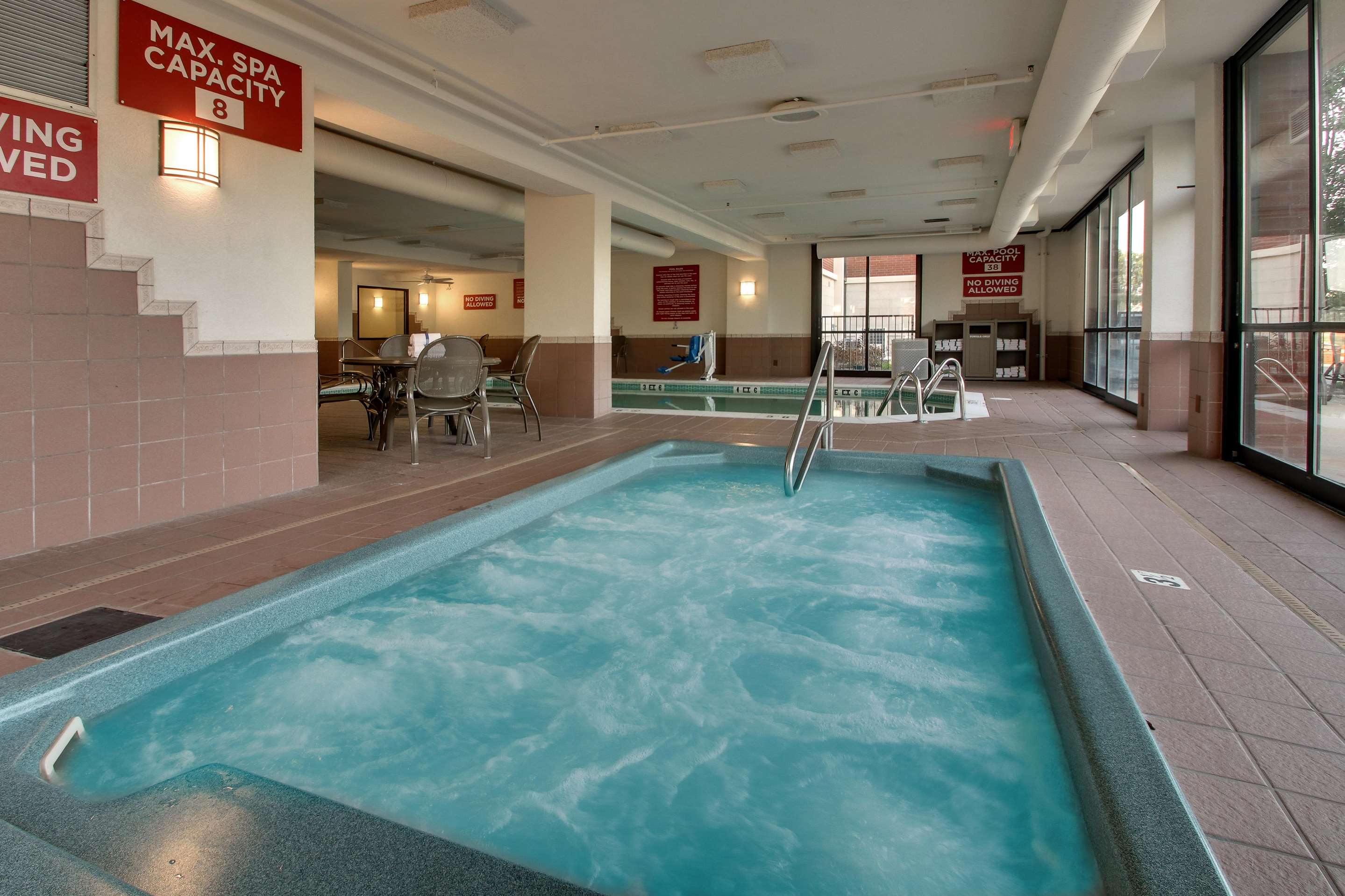 Pool | Drury Inn & Suites Evansville East