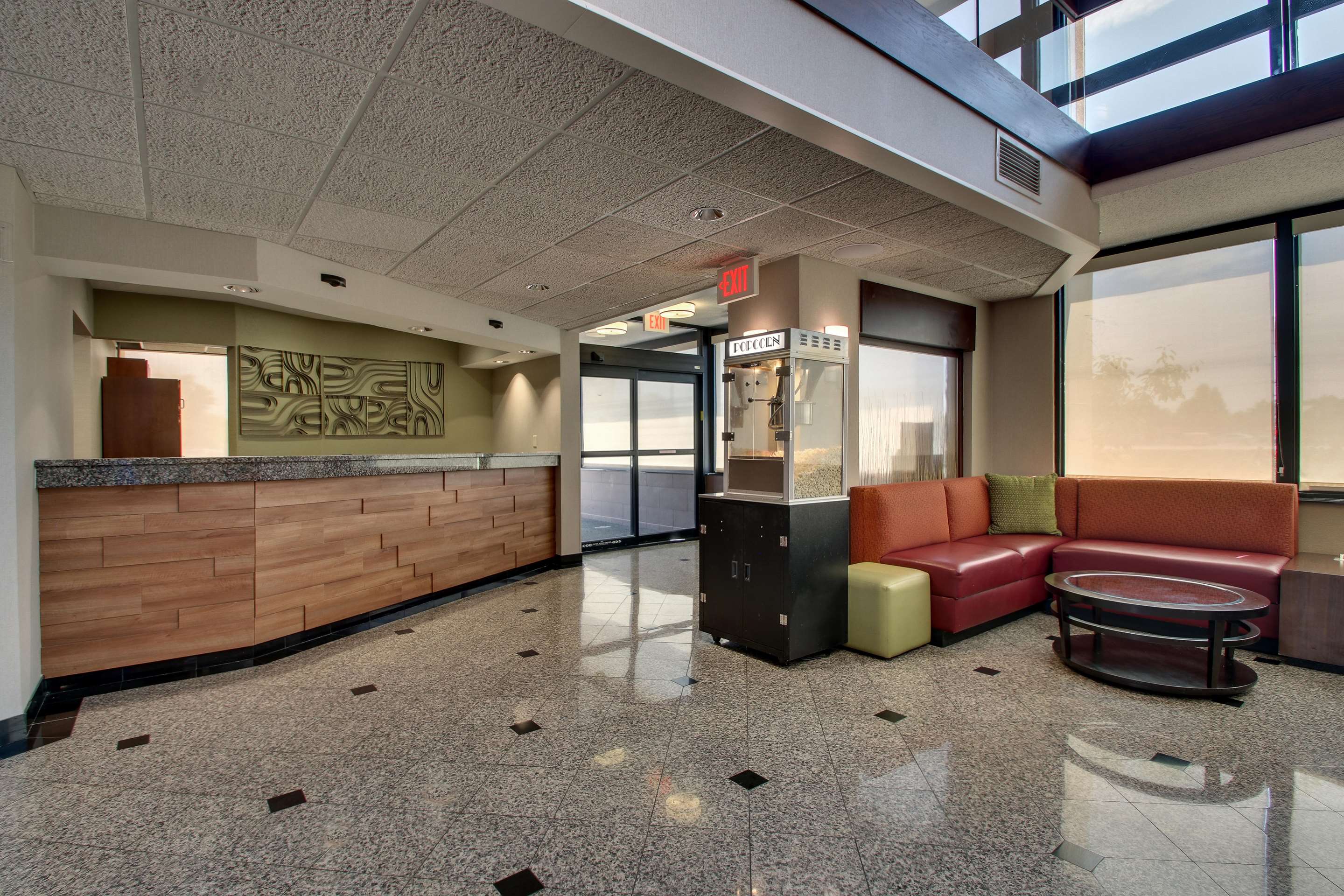 Front Desk | Drury Inn & Suites Evansville East