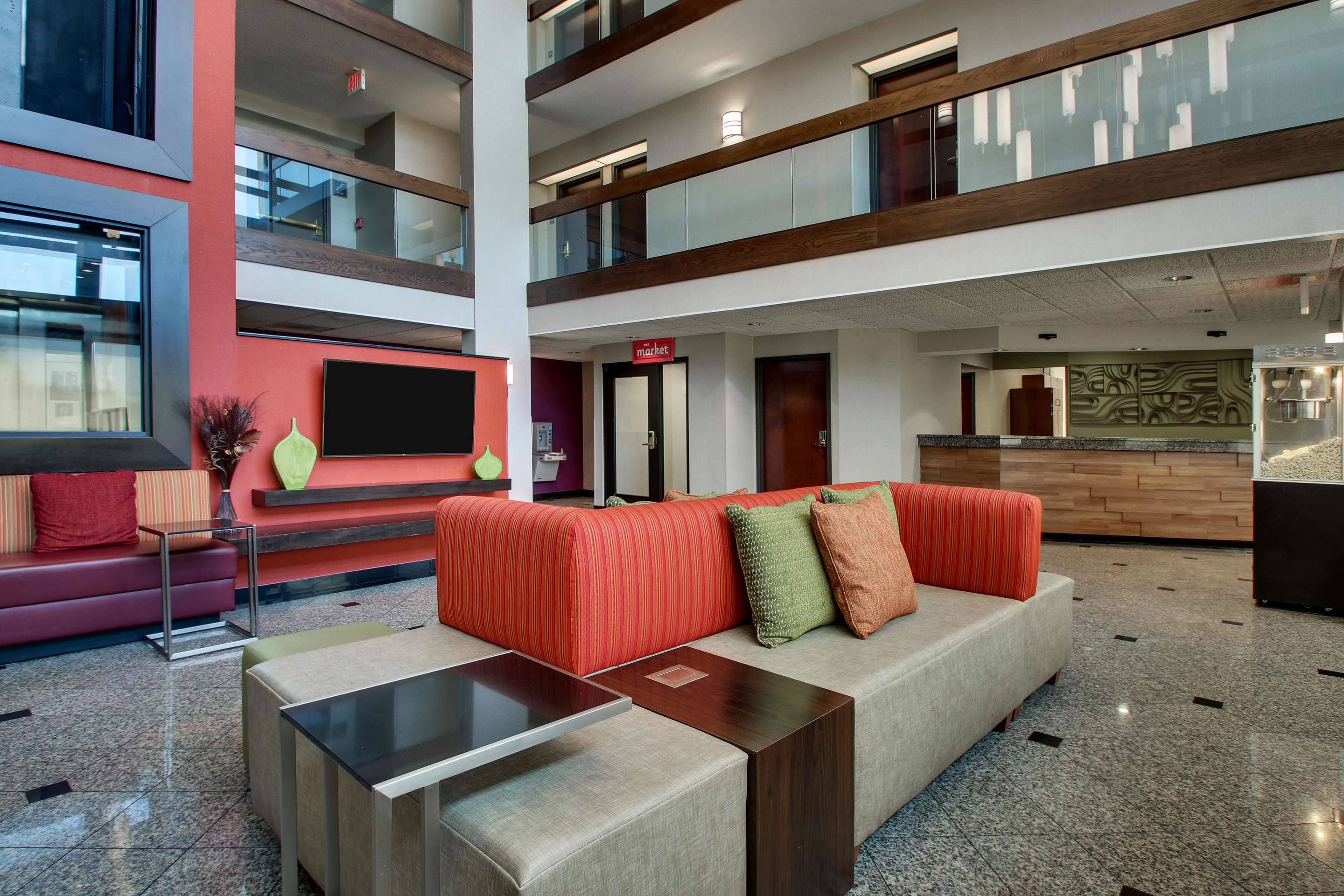 Lobby | Drury Inn & Suites Evansville East