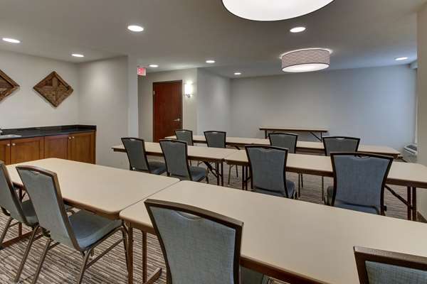  - Pear Tree Inn Airport St Ann - I-70, Exit 236