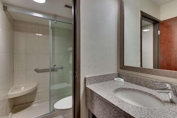  - Pear Tree Inn Airport St Ann - I-70, Exit 236