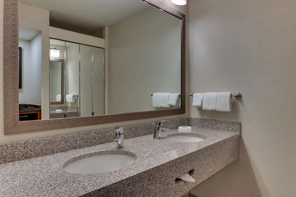  - Pear Tree Inn Airport St Ann - I-70, Exit 236