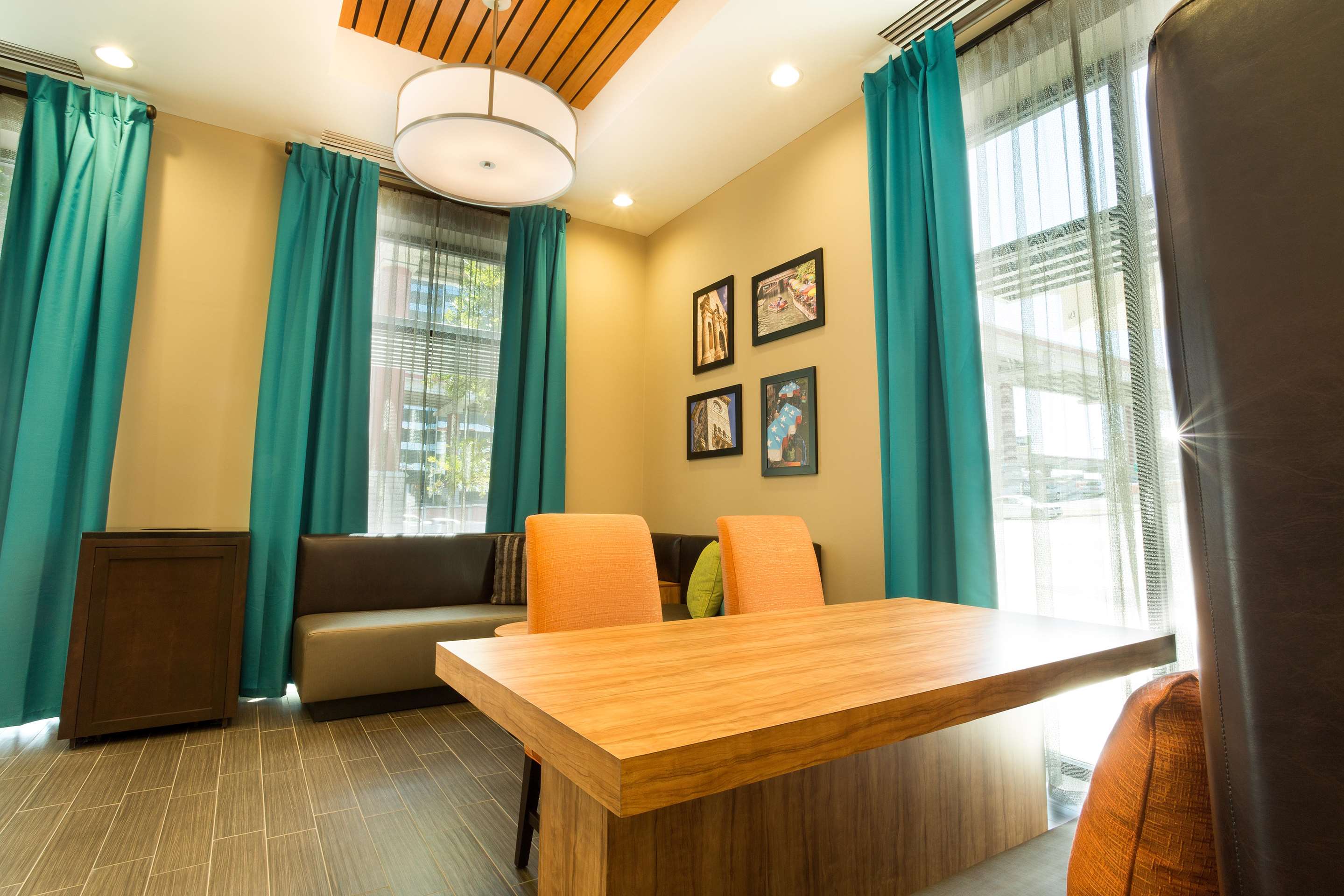 dining | Pear Tree Inn San Antonio Airport