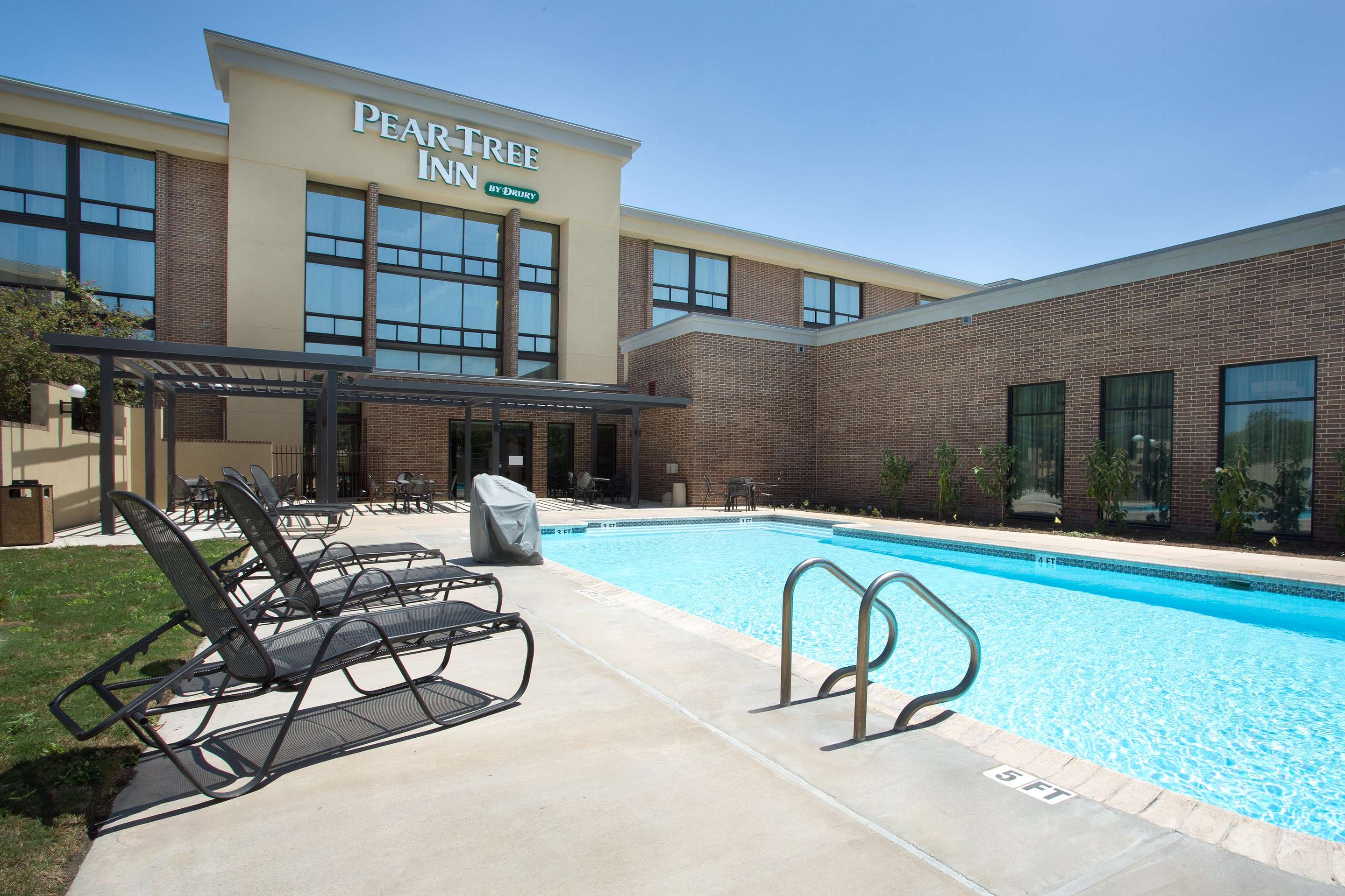 pool | Pear Tree Inn San Antonio Airport
