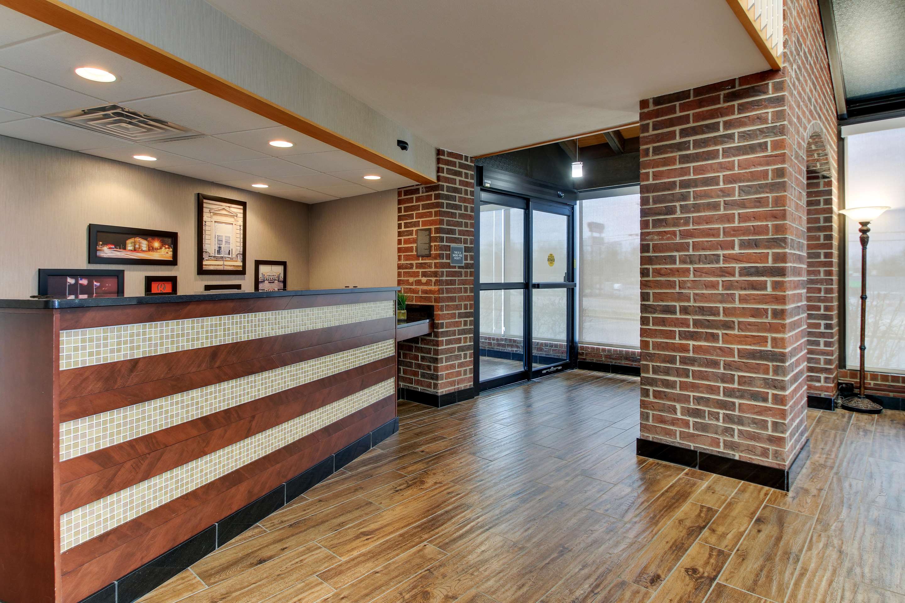 Front Desk | Drury Inn & Suites Poplar Bluff