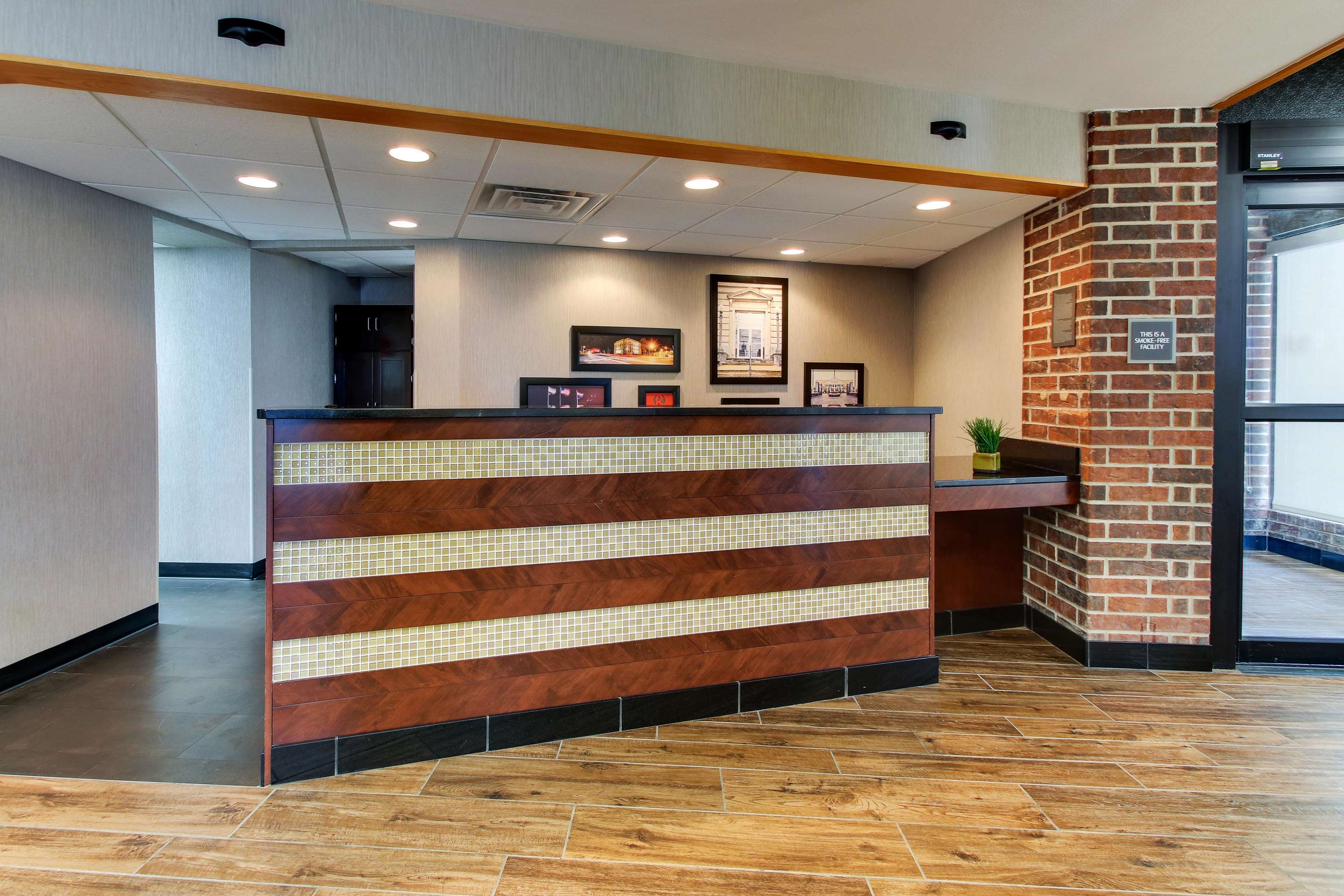 Front Desk | Drury Inn & Suites Poplar Bluff