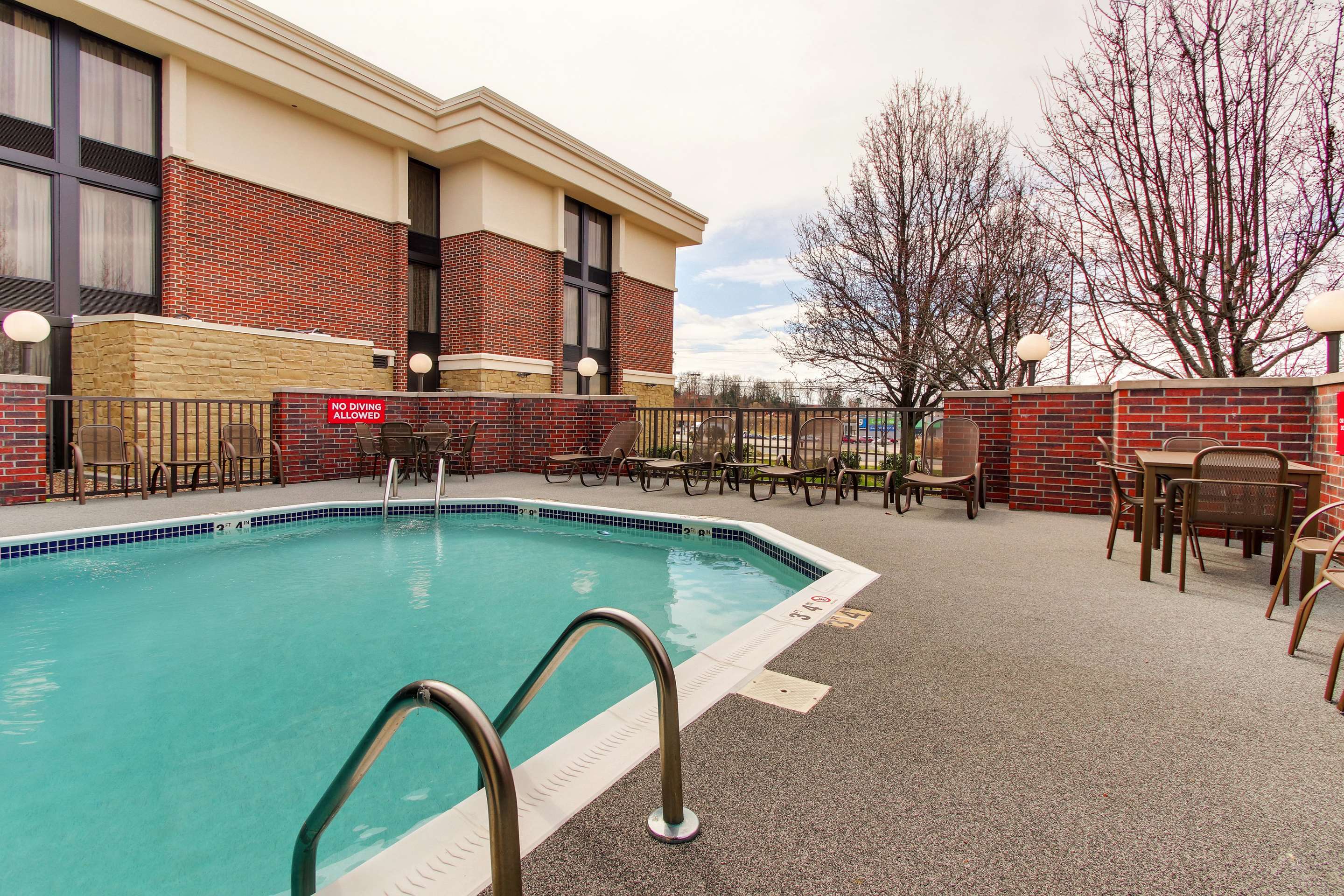 Pool | Drury Inn & Suites Poplar Bluff