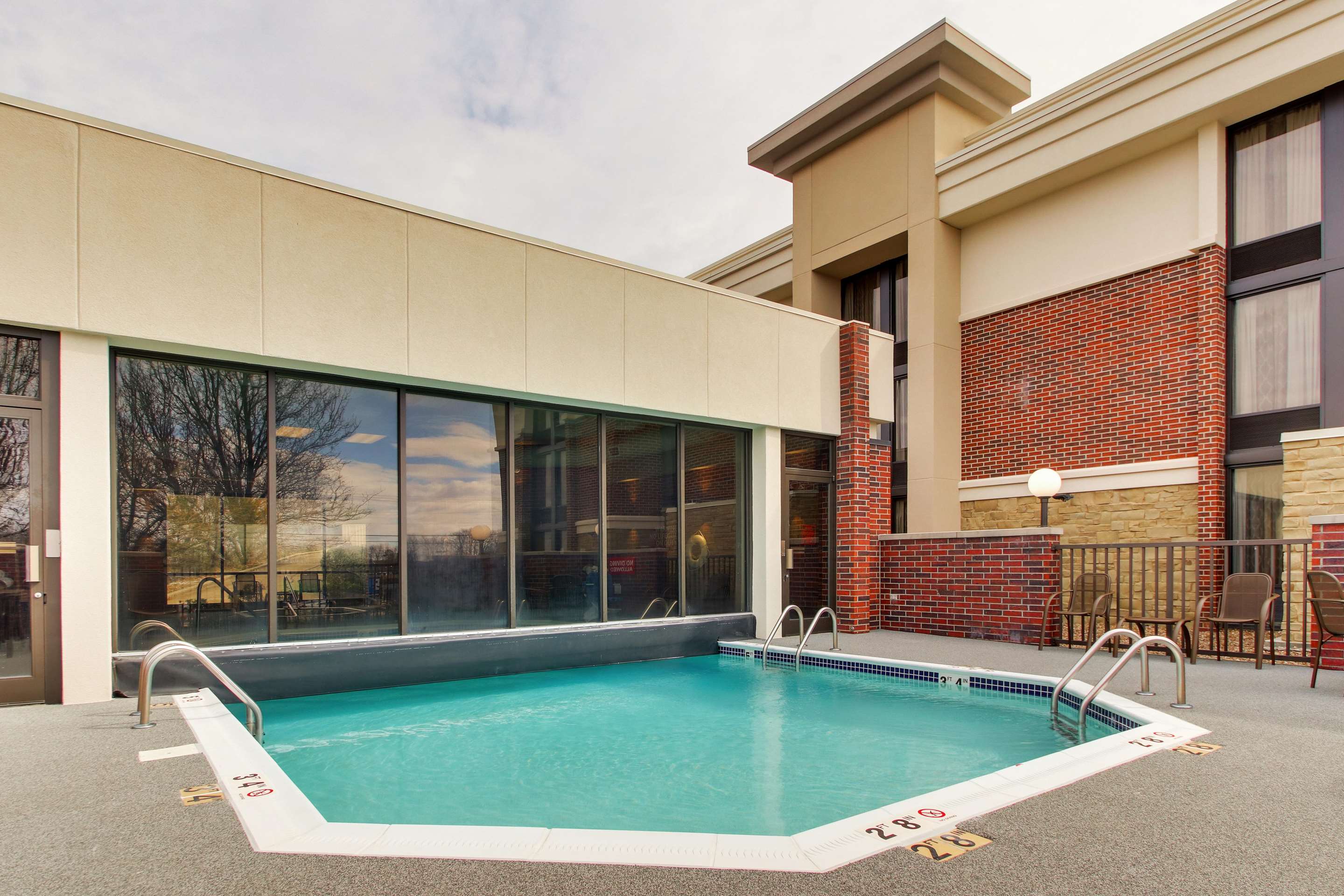 Pool | Drury Inn & Suites Poplar Bluff