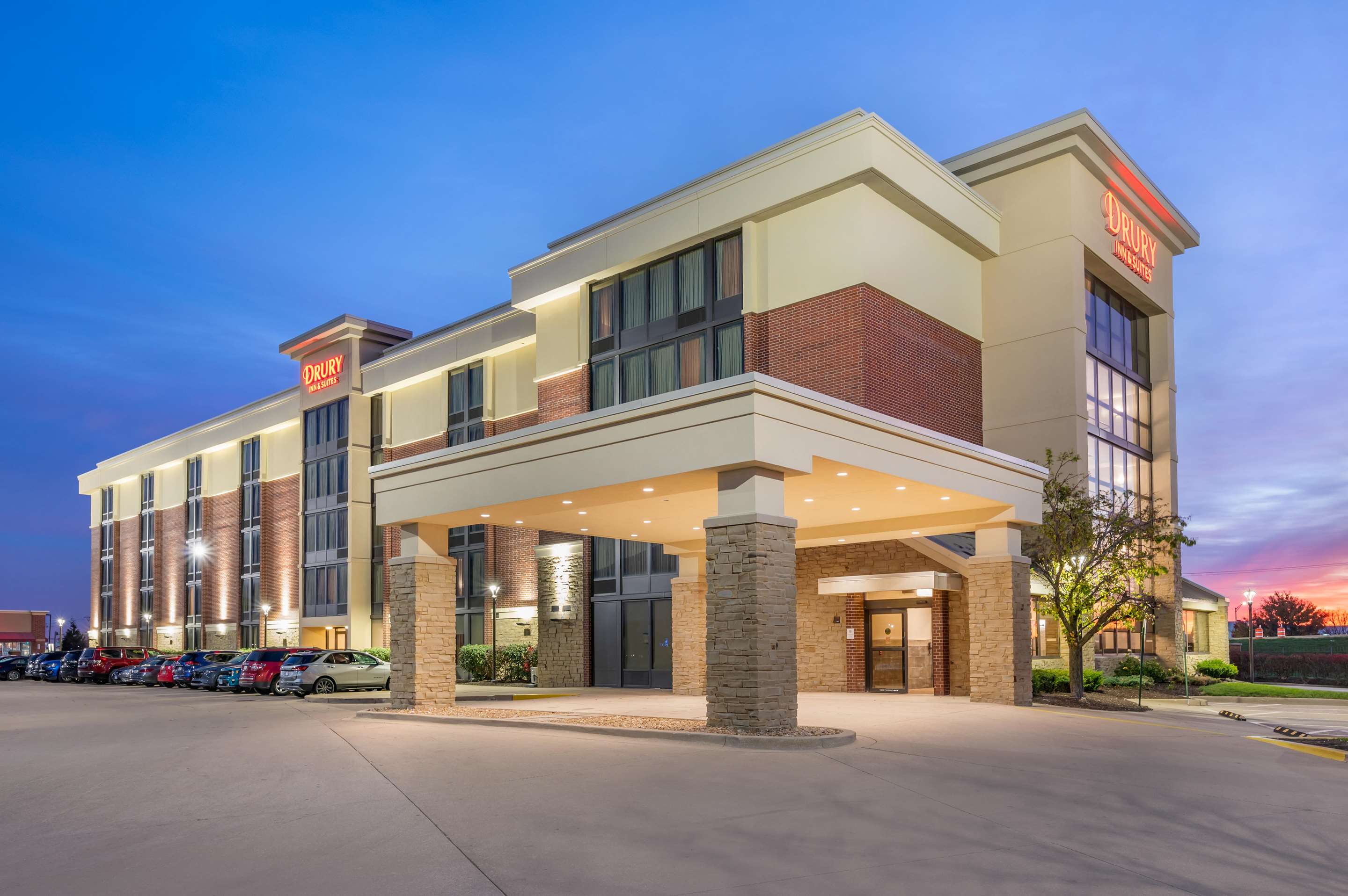 exterior | Drury Inn & Suites Champaign