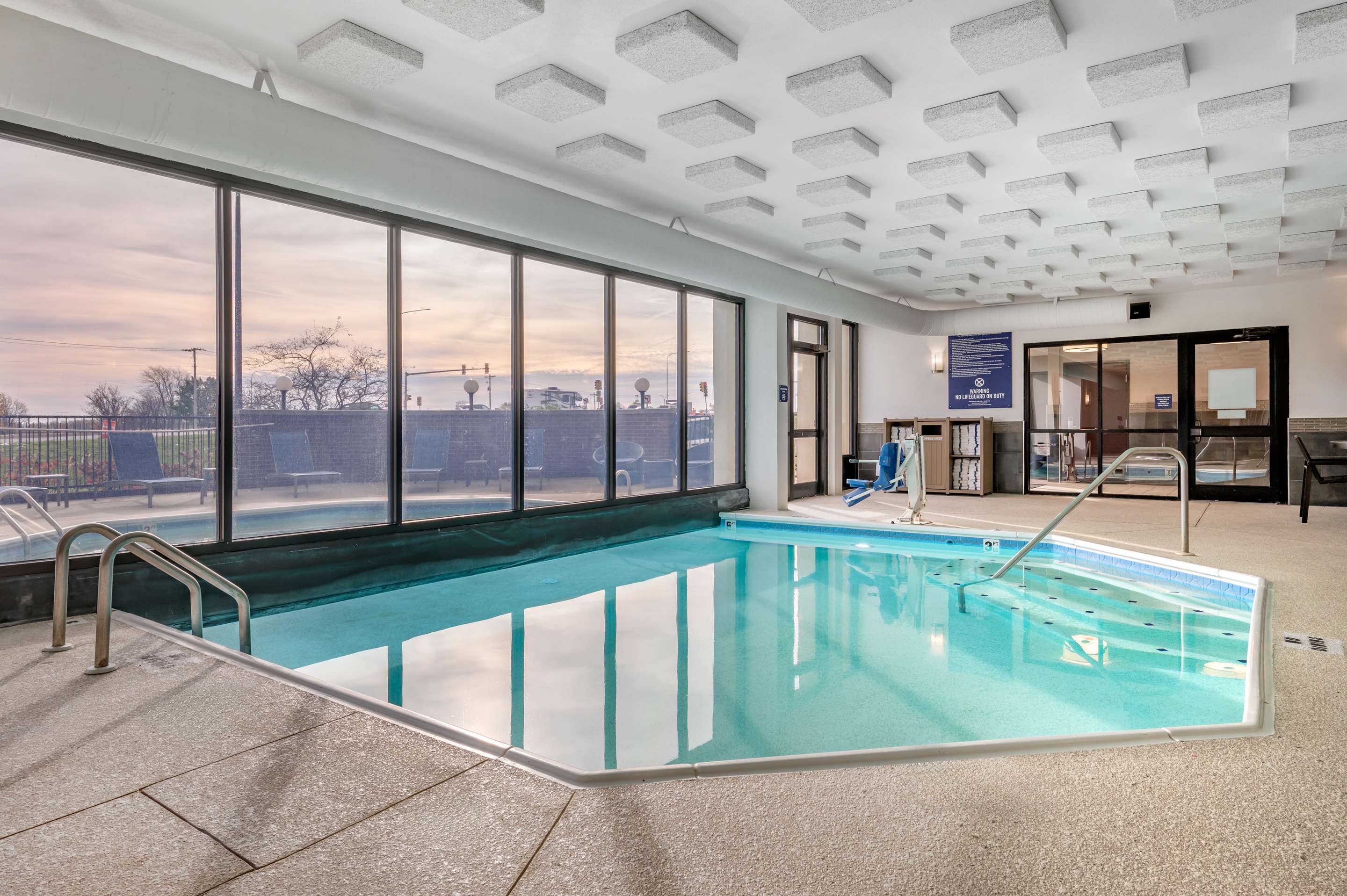 pool | Drury Inn & Suites Champaign