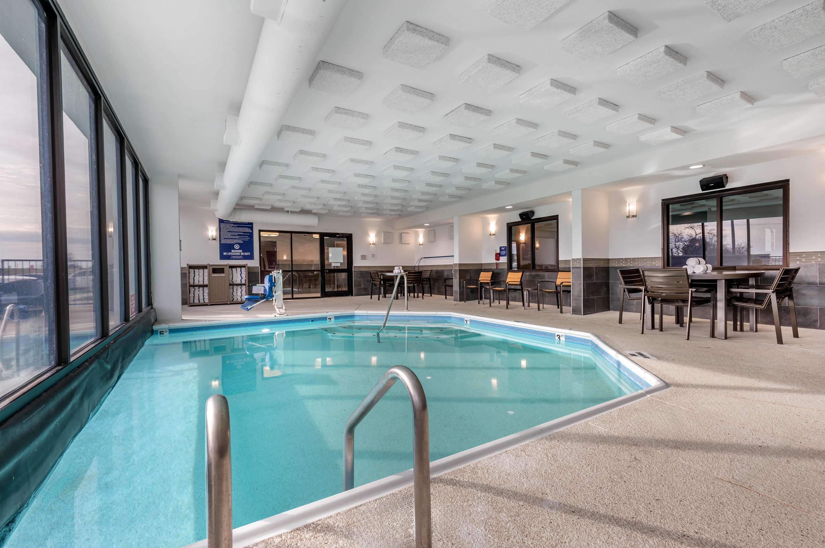 pool | Drury Inn & Suites Champaign