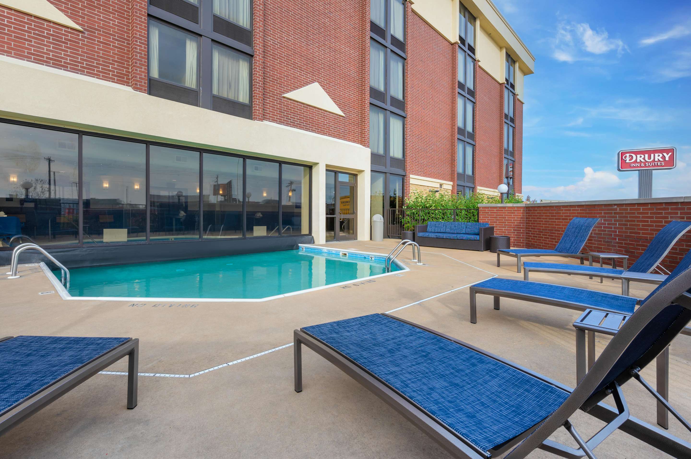 pool | Drury Inn & Suites Champaign