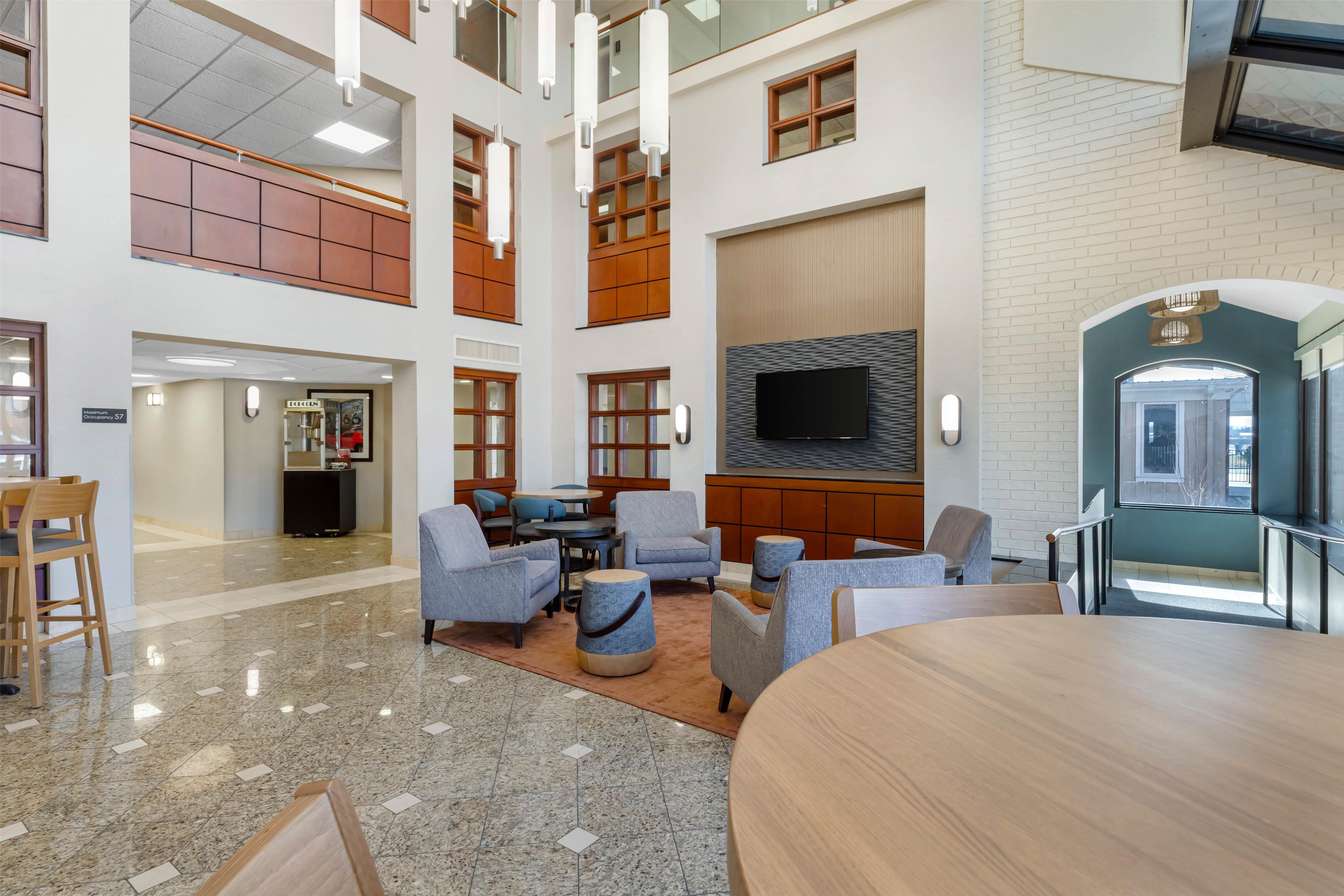 lobby | Drury Inn & Suites Joplin