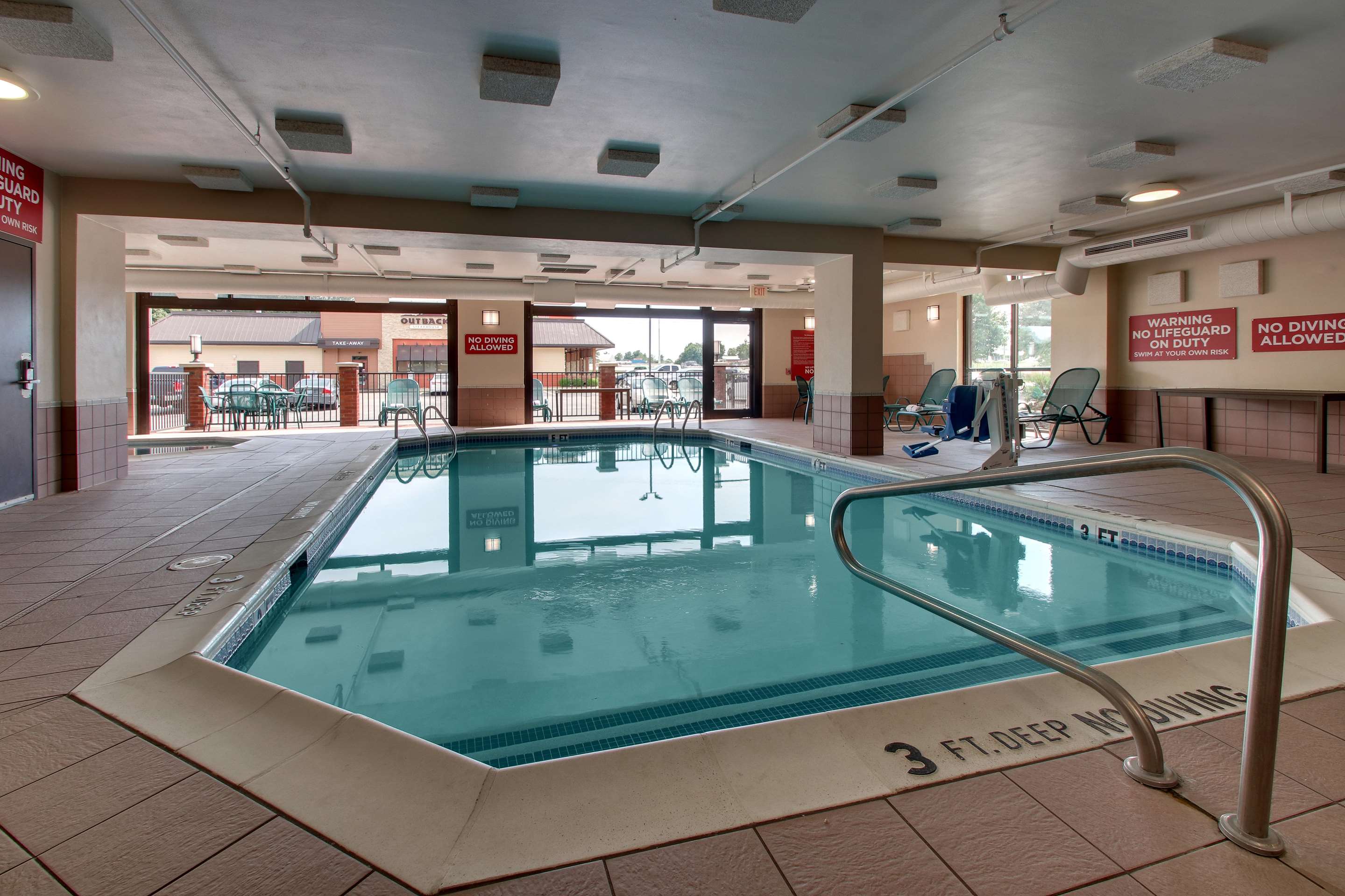 Pool | Drury Inn & Suites Bowling Green