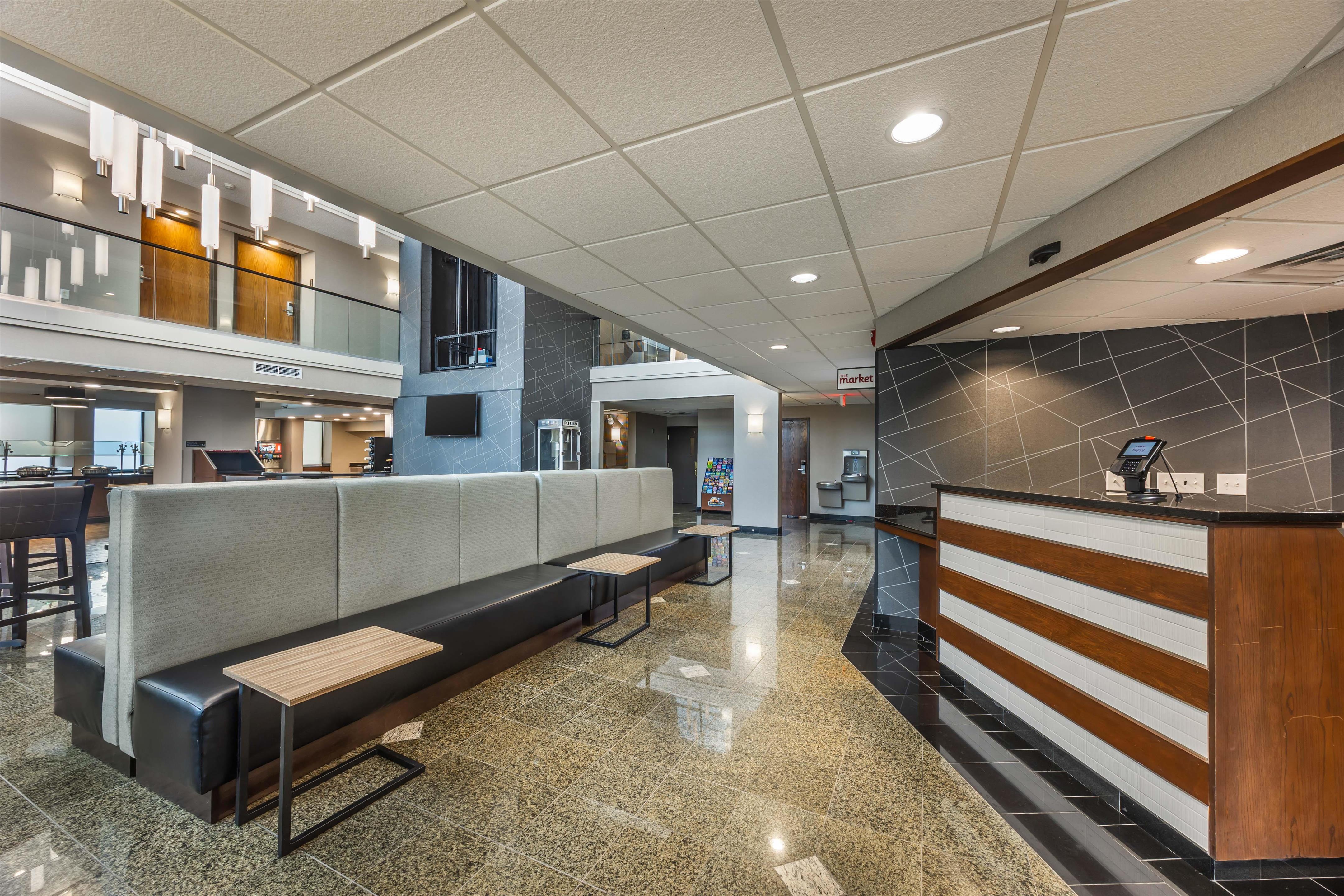 Lobby | Drury Inn & Suites Springfield MO