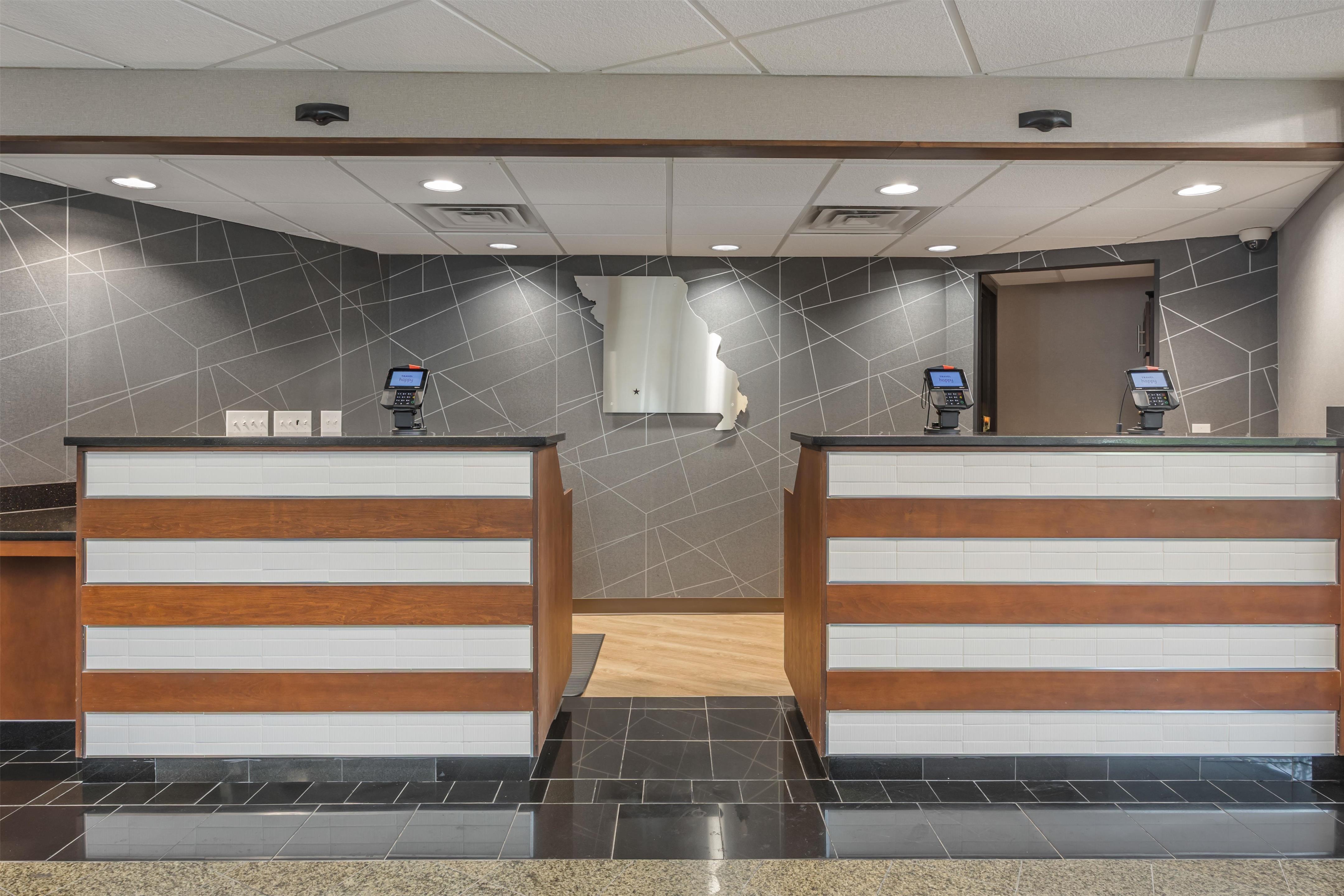 Lobby | Drury Inn & Suites Springfield MO