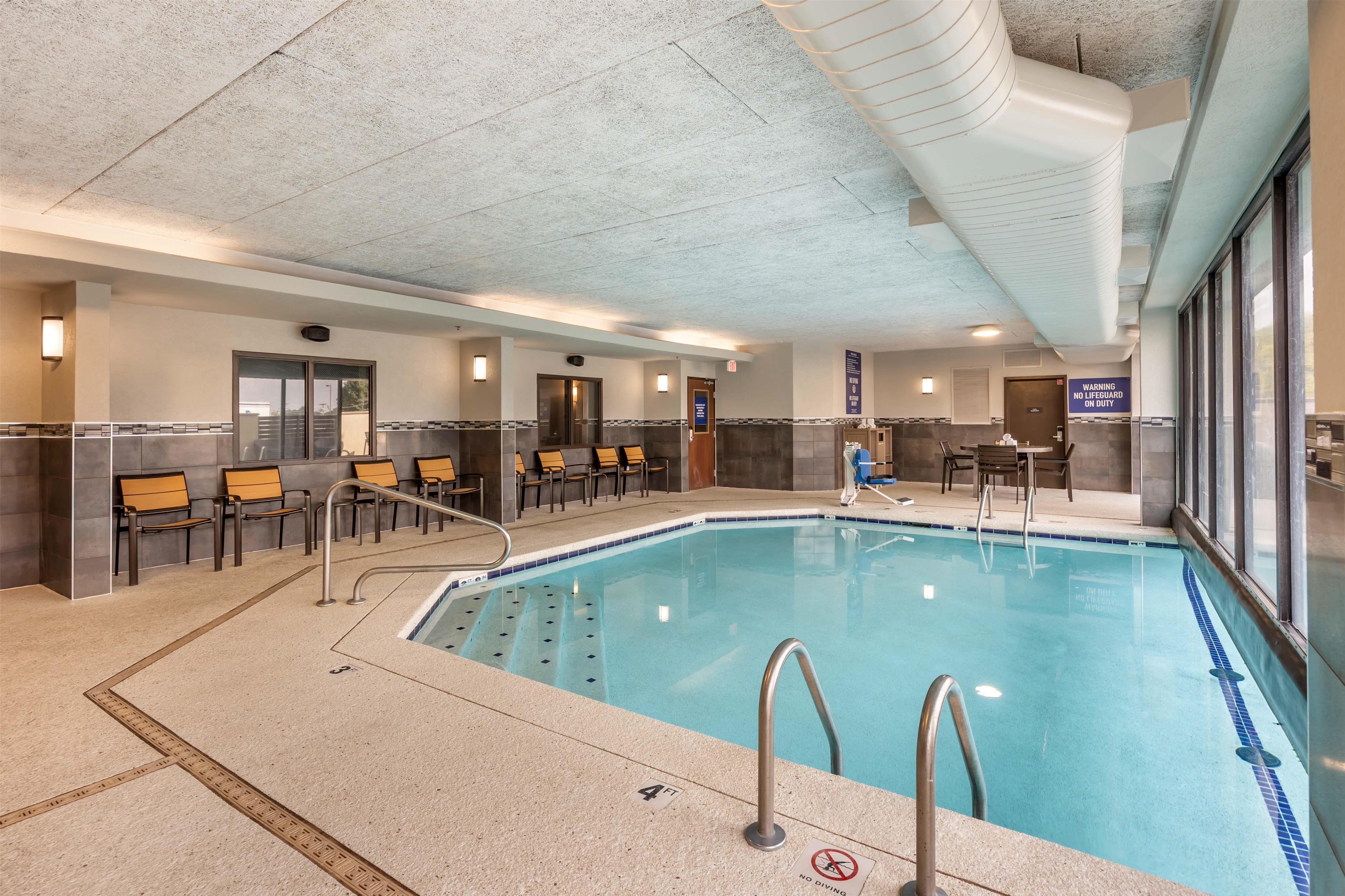 Pool | Drury Inn & Suites Springfield MO