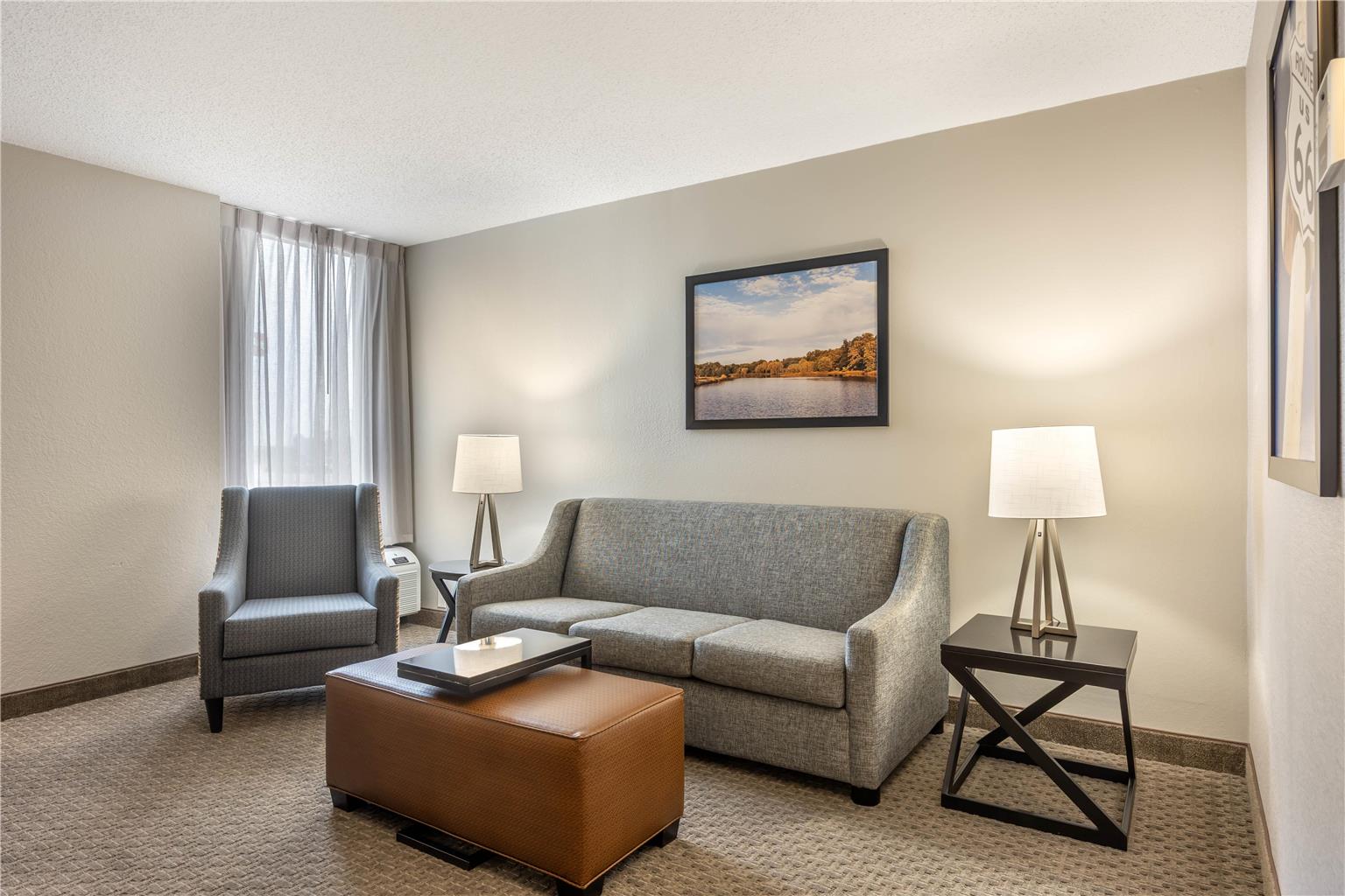 Drury Inn and Suites Springfield MO-guestroom-Guest Room,On-Site.jpg