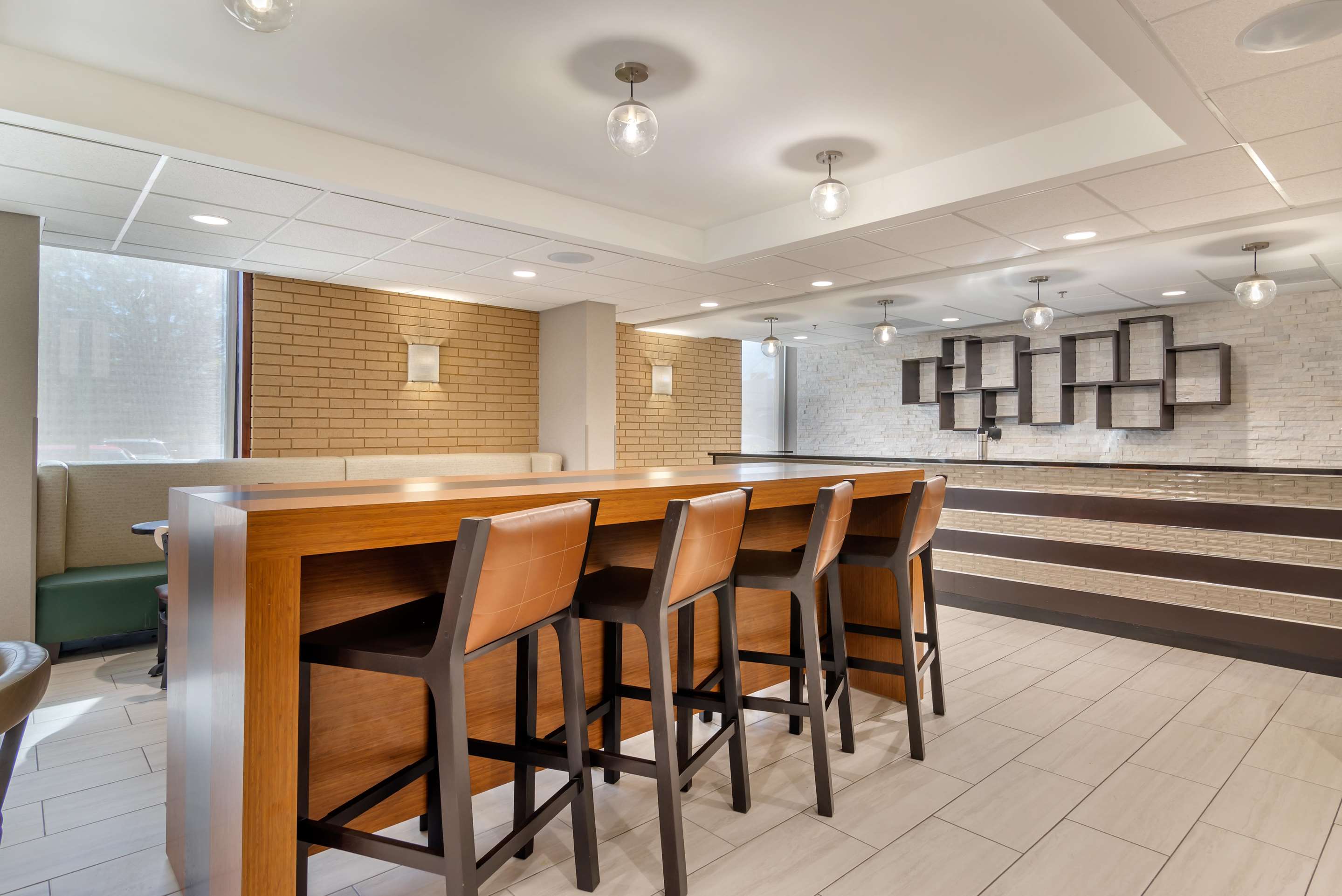 Kickback Bar | Drury Inn & Suites Atlanta Airport