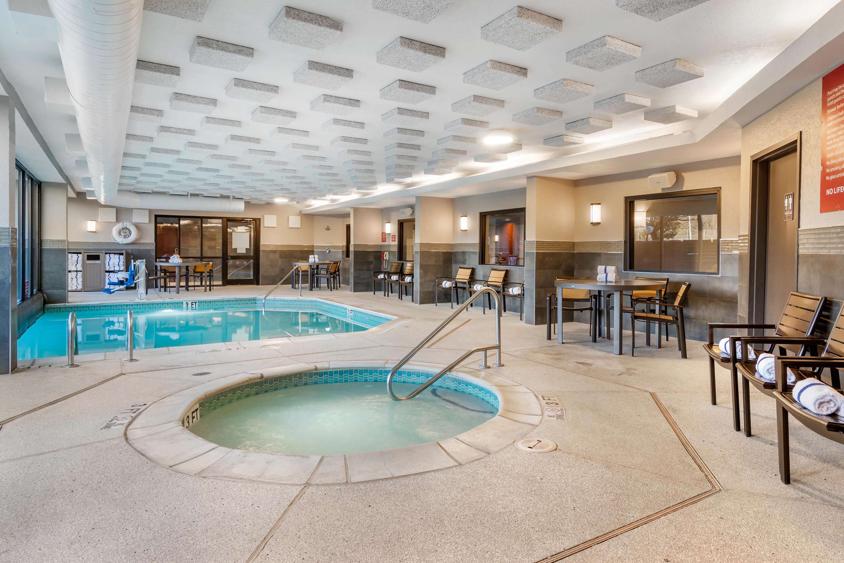 Pool | Drury Inn & Suites Atlanta Airport